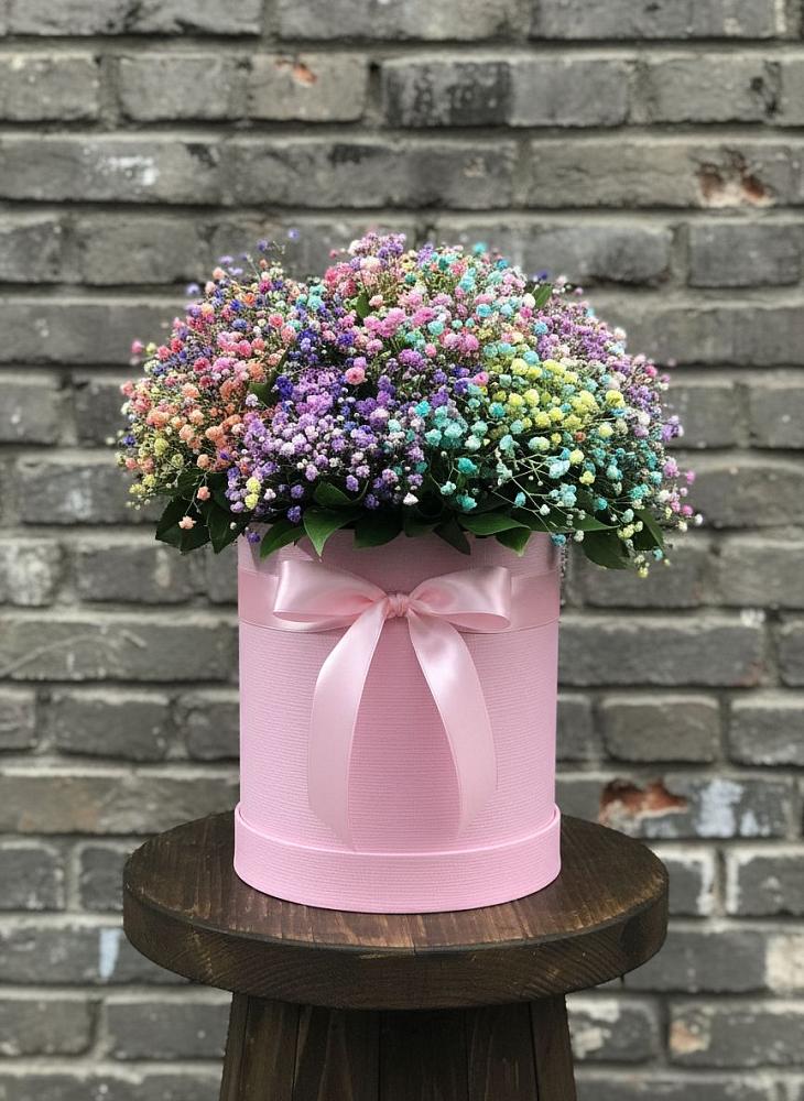 Цветочная композиция из Гипсофила и Розы в шляпной коробке в Ширинский