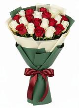 Букет Микс из красных и белых роз в Ширинский