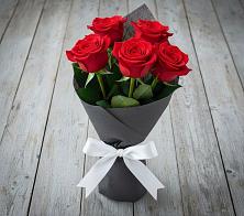 Букет 5 Красных роз Эдлесс Лав в Ширинский