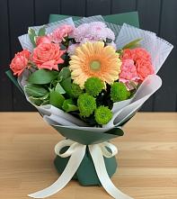 Букет цветов из:  Гвоздики, Розы, Герберы и Хризантемы в Ширинский