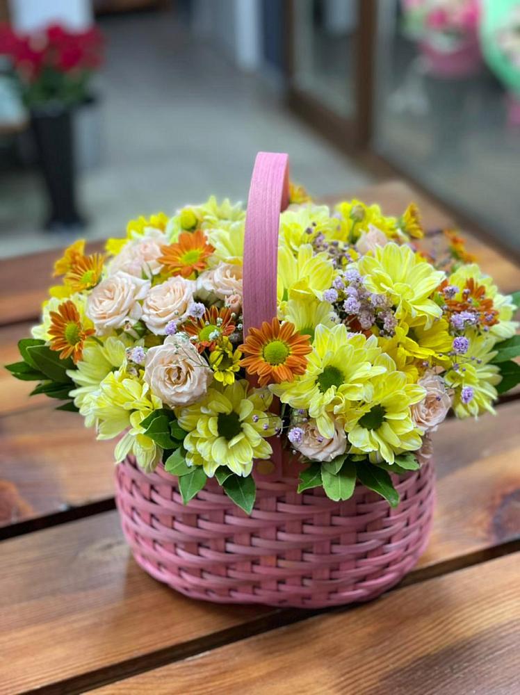 Цветочная композиция из Хризантемы и Розы в корзине в Ширинский