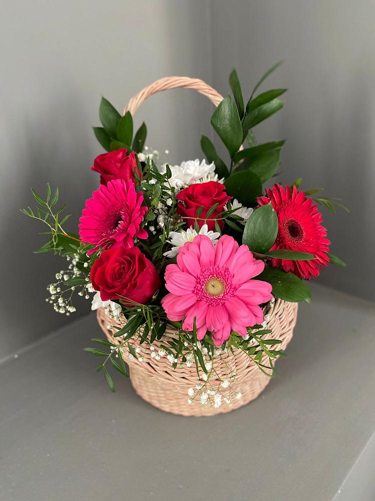 Цветочная композиция из Розы, Хризантемы и Герберы в корзине в Ширинский