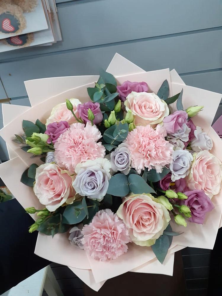 Букет цветов из: Розы, Гвоздики и Лизиантусы в Ширинский